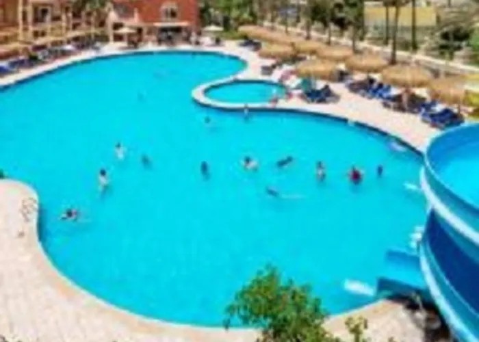 Appart hôtel Mirage Bay Aquapark Sam 3*